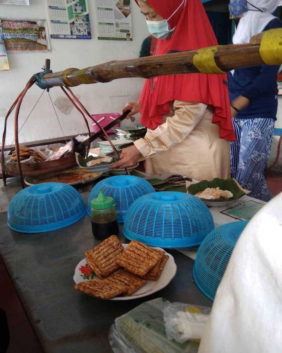 nasi gandul (instagram.com/jejakkulinerku.id)
