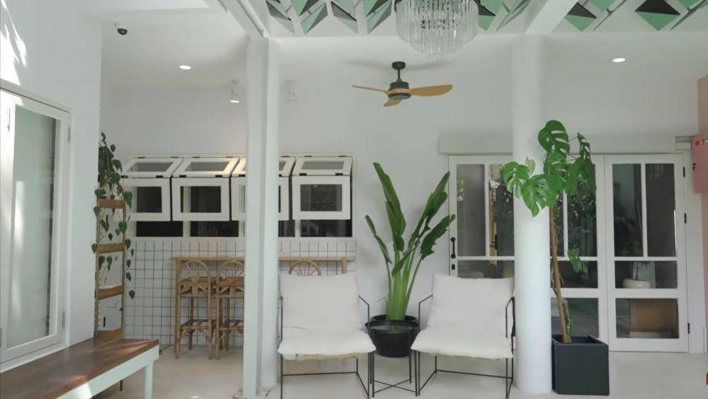 potret rumah Sharena dan Ryan Delon (dok. YouTube/Sharena Delon - Party of Four)