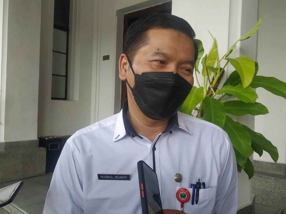 Kepala Dinas Kesehatan Kota Malang, Husnul Muarif saat memberi penjelasan terkait vaksin booster. IDN Times/Alfi Ramadana