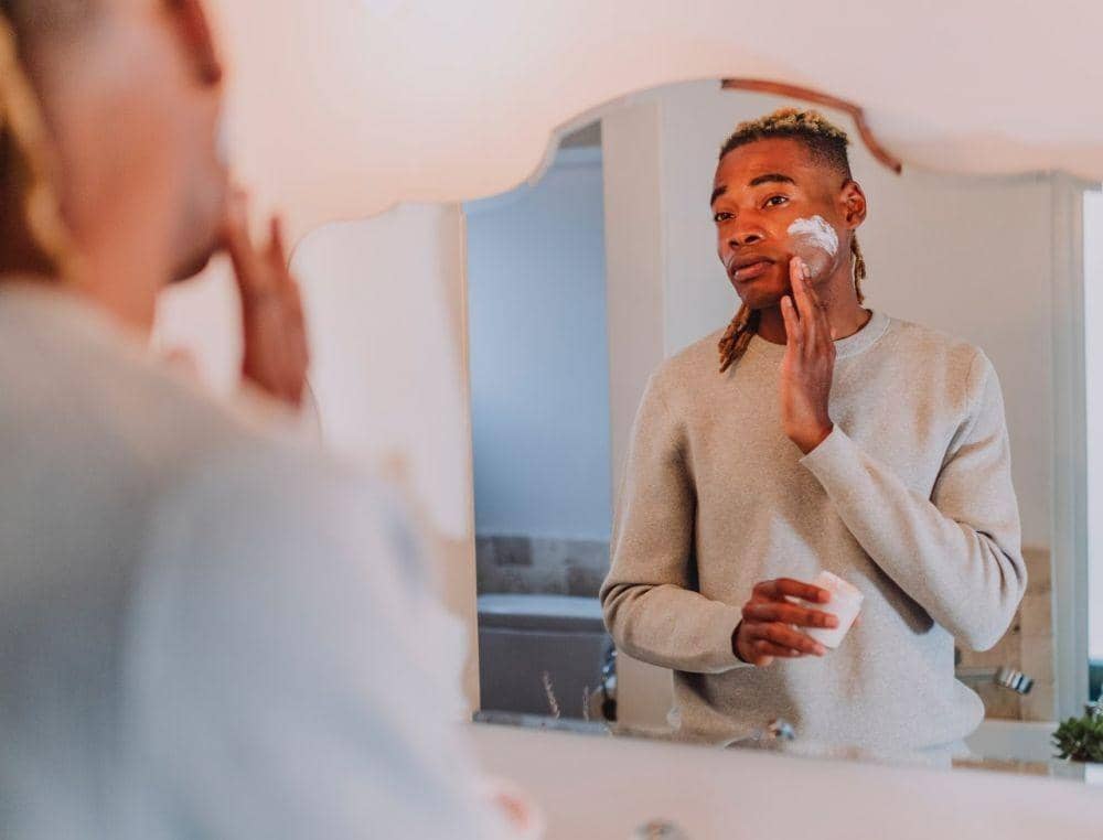 5 Kebiasaan Buruk Pria yang Berpengaruh Bagi Wajah, Segera Hindari!