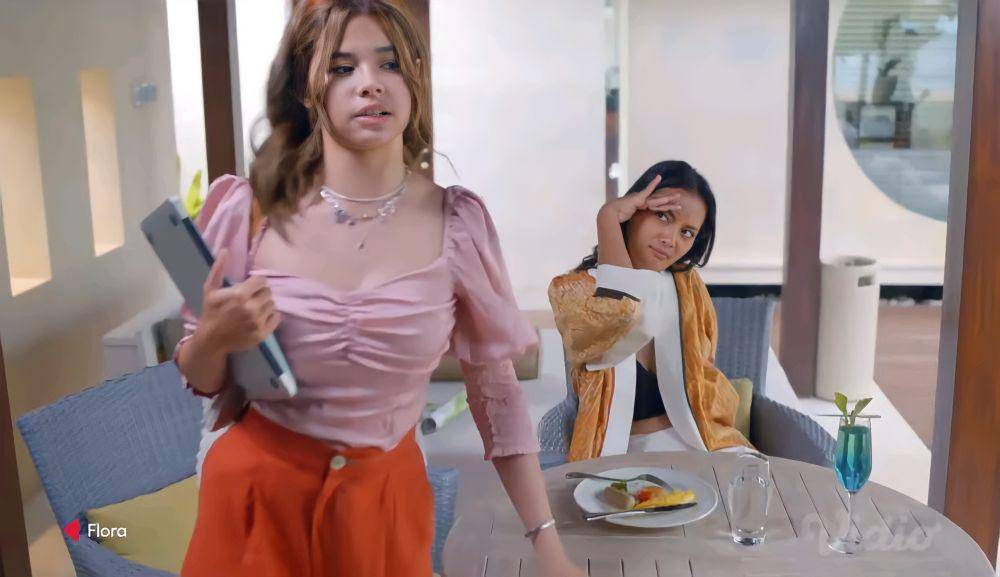 cuplikan adegan Erika Carlina dan Maria Theodore di series 'Flora' (youtube.com/Vidio)