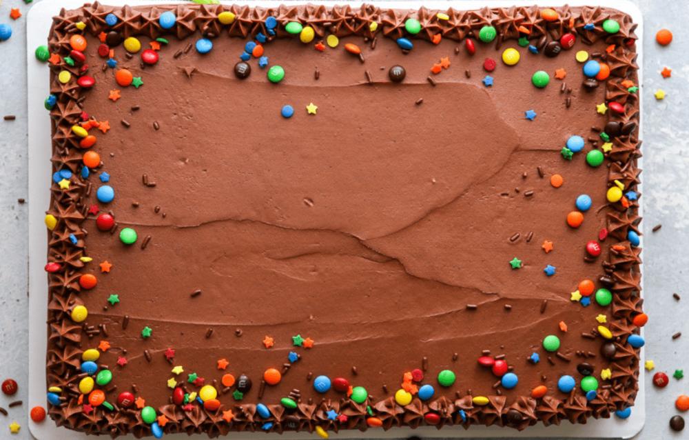 Resep Sheet Cake Frosting Cokelat, Cocok untuk Perayaan Spesial