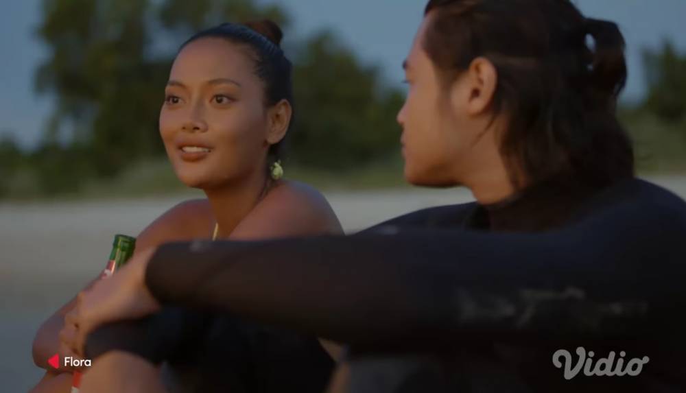 cuplikan adegan Erika Carlina dan Mike Ethan di series 'Flora' (youtube.com/Vidio)