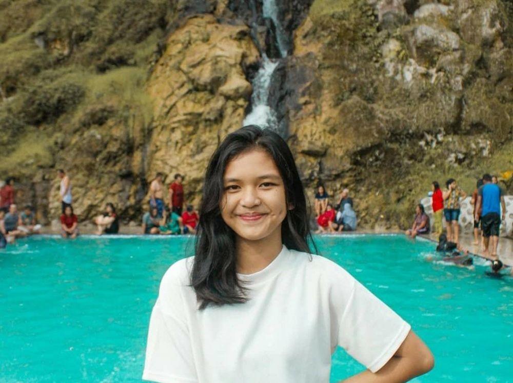 Wisata Bukit Gibeon, Segarnya Berenang di Aliran Air Terjun
