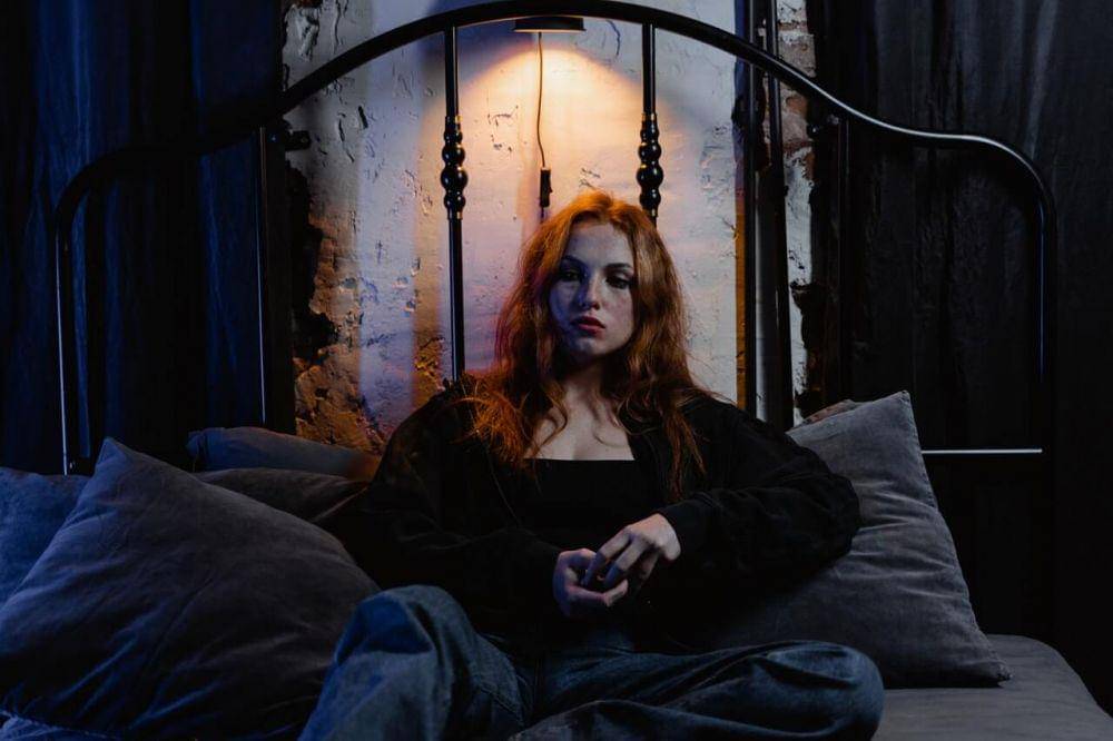 ilustrasi wanita sedih (pexels.com/MART PRODUCTION)