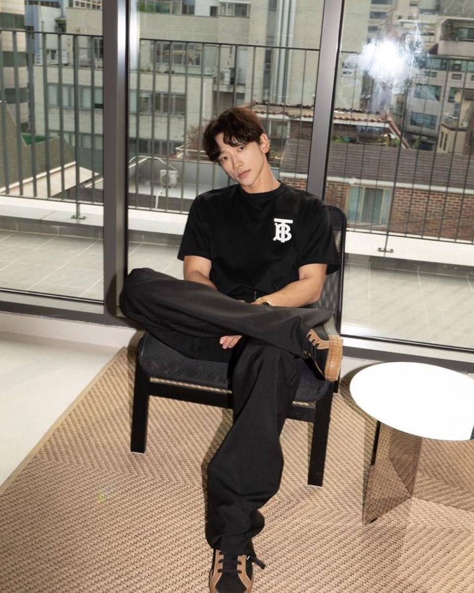 Gaya busana Rain (instagram.com/rain_oppa)