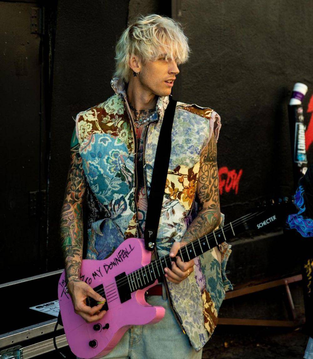 Machine Gun Kelly (instagram.com/machinegunkelly)
