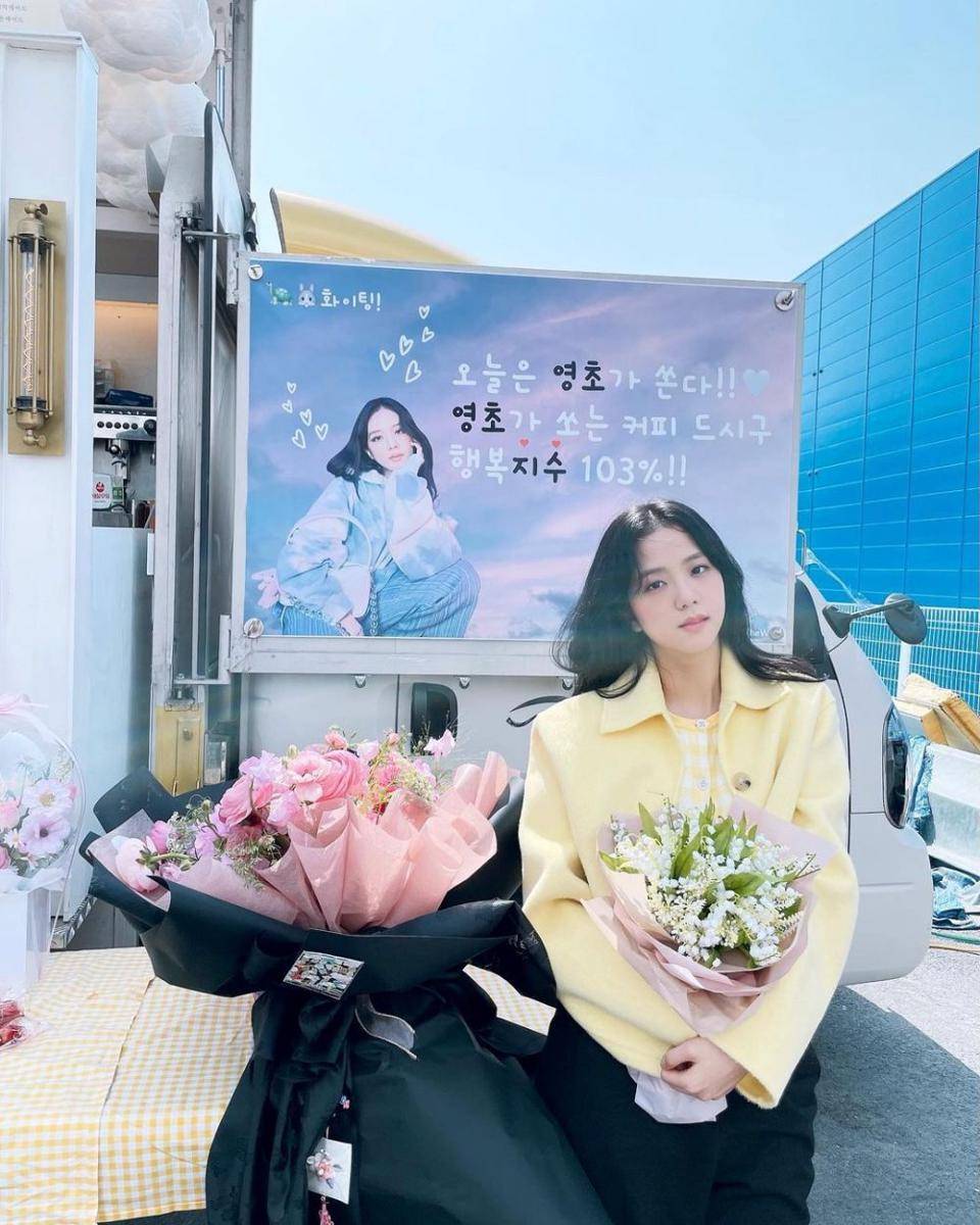 potret Jisoo BLACKPINK di balik layar drama Snowdrop (instagram.com/sooyaaa__)
