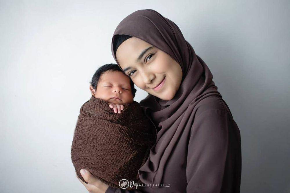 potret Nadya Mustika Rahayu dan buah hati (instagram.com/deetraphotography)