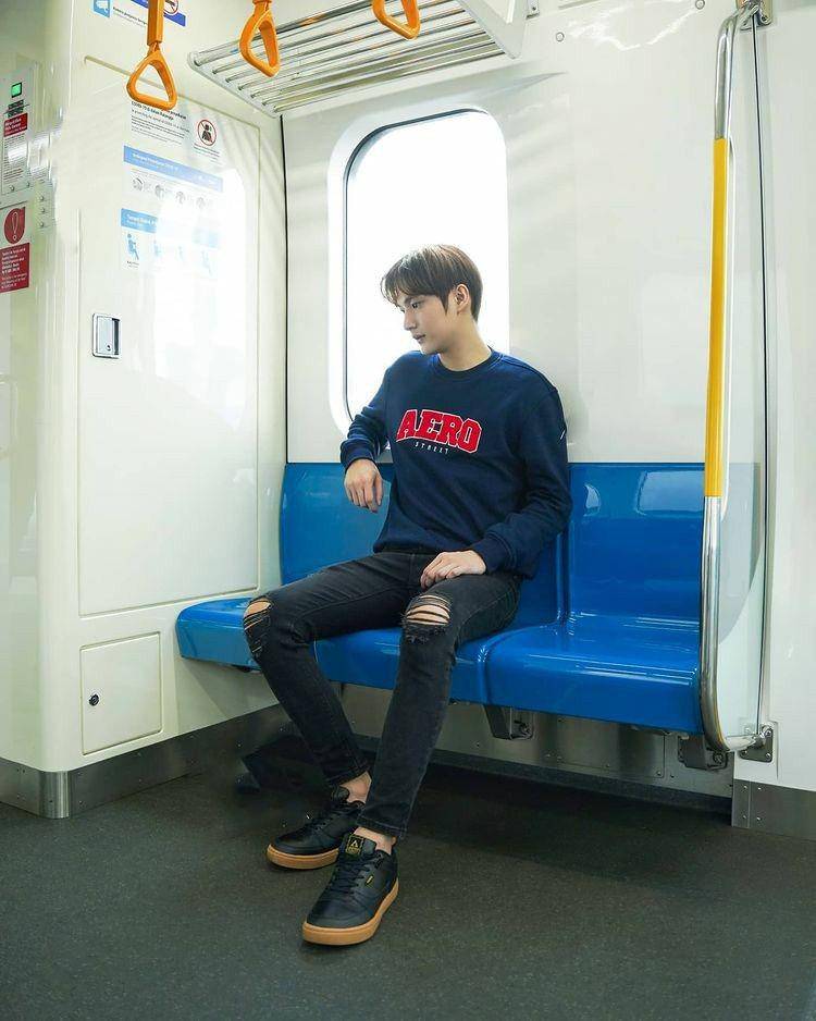 Crewneck Aerostreet (instagram.com/aerostreet)