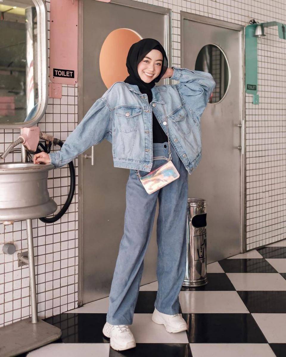 outfit serba jeans Meirani Amalia (instagram.com/meiraniap)