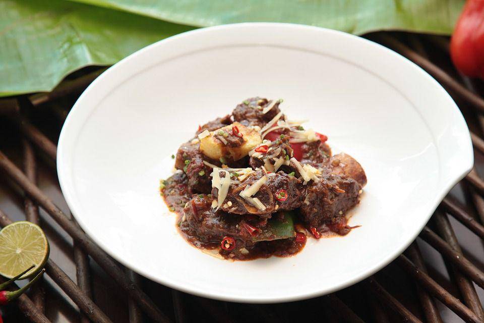 ilustrasi smoked beef sambal matah (pixabay.com/Jonathan Valencia)
