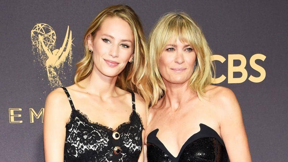 Dylan Penn dan Robin Wright (usmagazine.com)