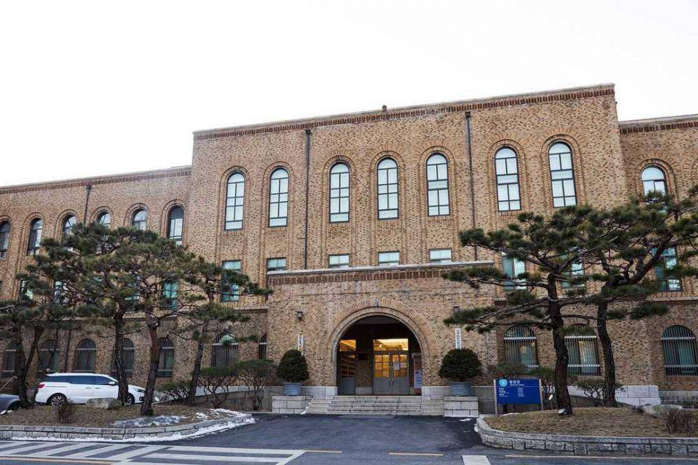 Seoul National University (instagram.com/snu.official)