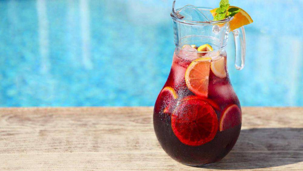 ilustrasi sajian sangria halal yang segar (rachaelrayshow.com)