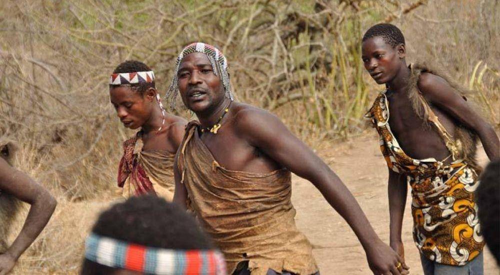 Suku Hadza (morningchalkup.com)
