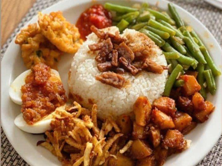 nasi rames (instagram.com/tokomayamsterdam)