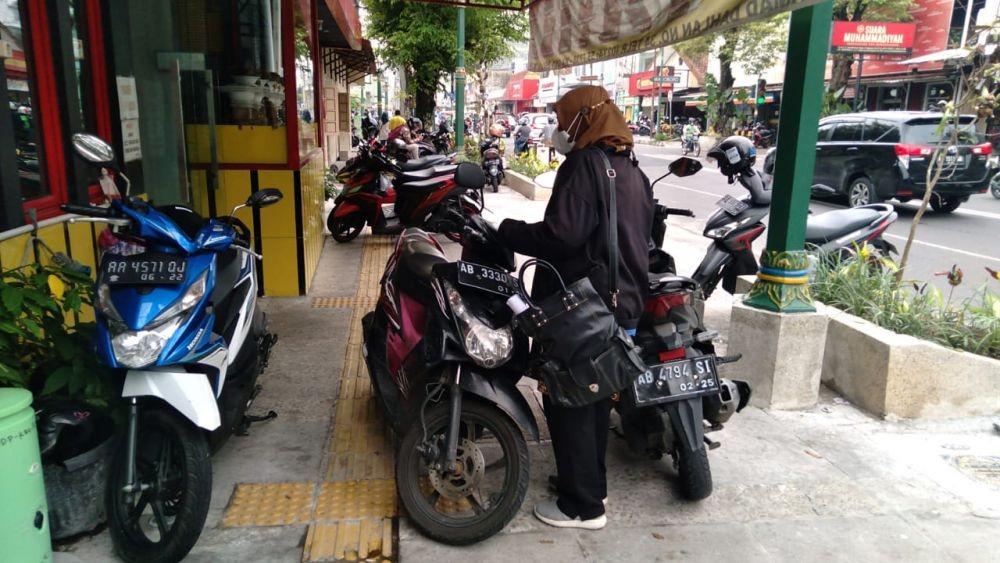 Baru Diresmikan, Jalur Pedestrian Yogyakarta Dipakai Tempat Parkir