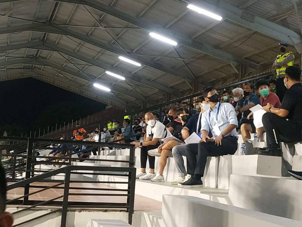 Pelatih Timnas Indonesia, Shin Tae Yong, pantau laga Persib Bandung versus Bali United (IDN Times / Sandy Firdaus)