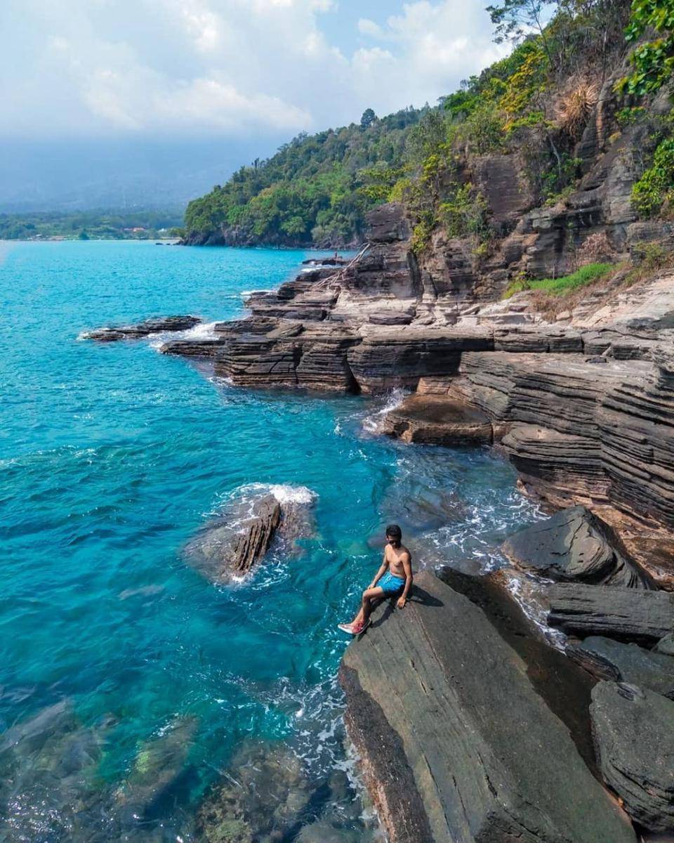 Pantai Batu Lapis (instagram.com/rahmancosta92_)