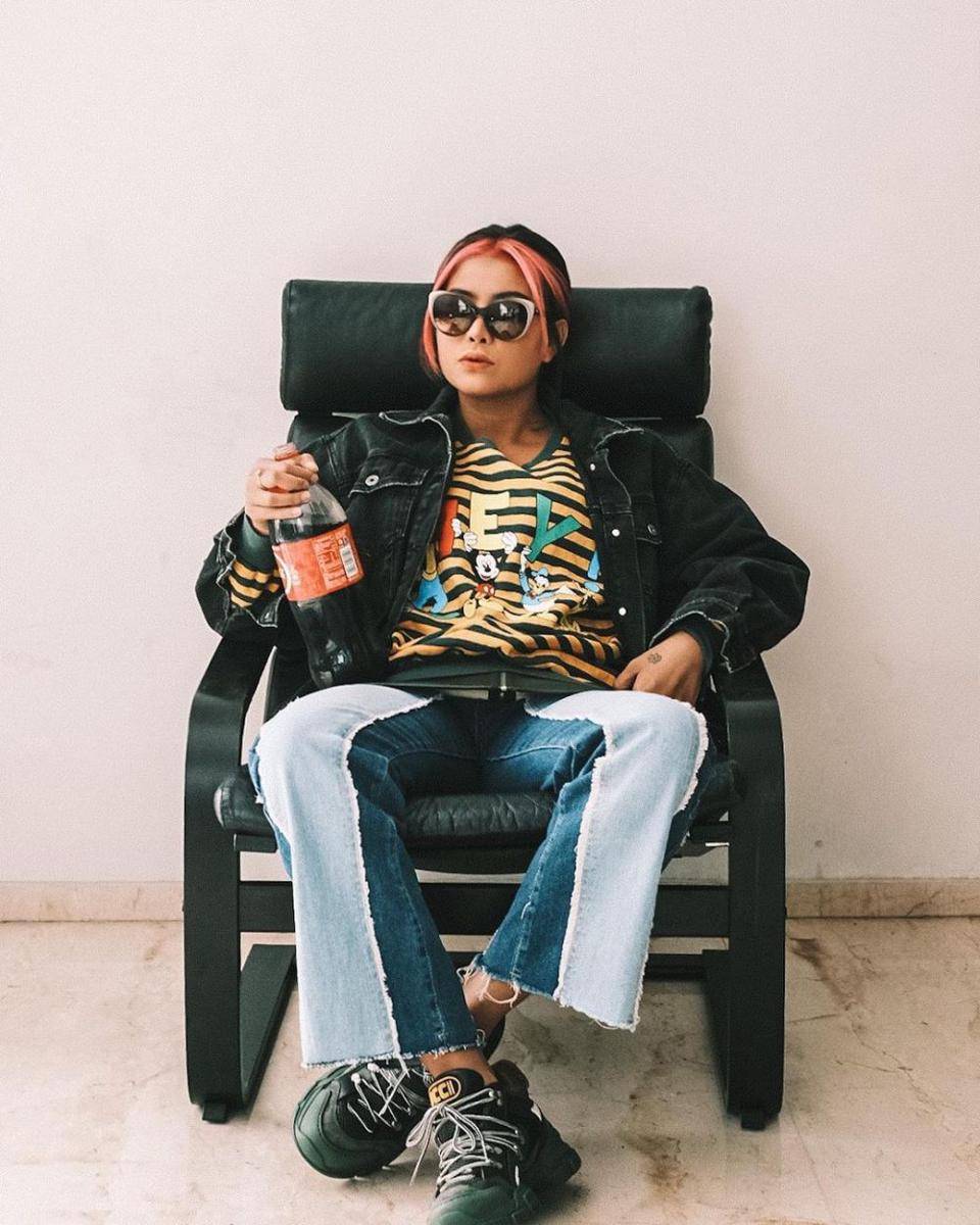 celana jeans Awkarin (instagram.com/awkarin)
