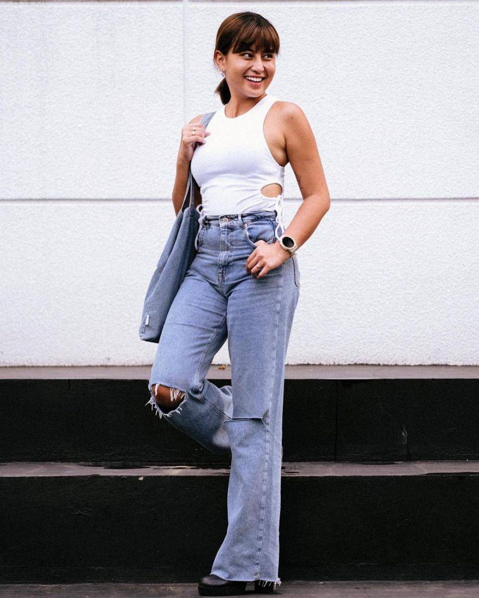 celana jeans Awkarin (instagram.com/awkarin)