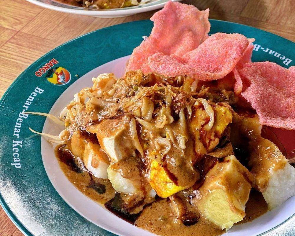Kupat tahu Gempol (instagram.com/licsaysyummy)