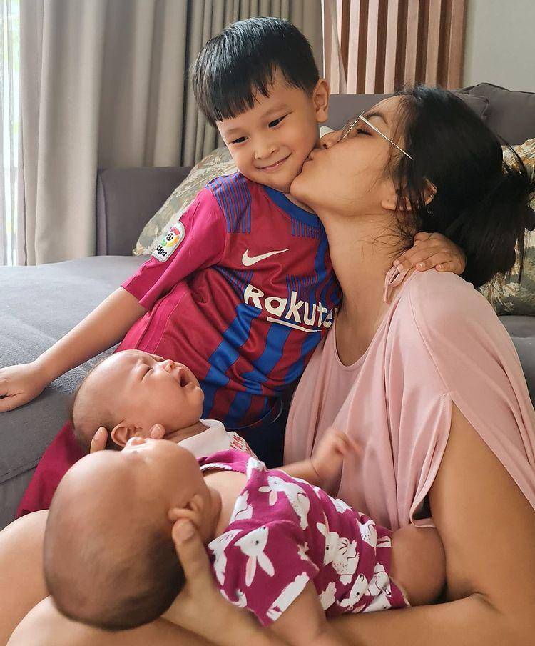 potret Zivanna Letisha dan anak (instagram.com/zivannaletisha)