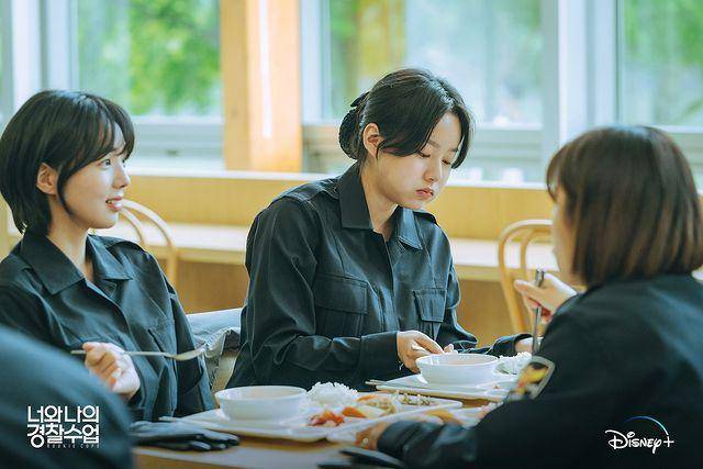 Park Yoo Na di drama Rookie Cops (instagram.com/disneypluskr)