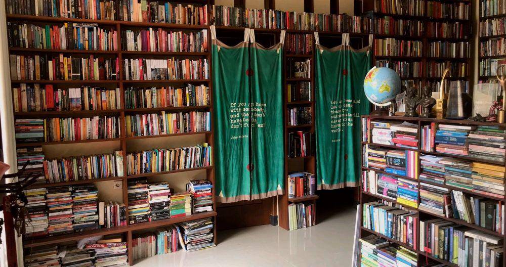 potret suasana di dalam Buku Akik (twitter.com/nonarebahan_)