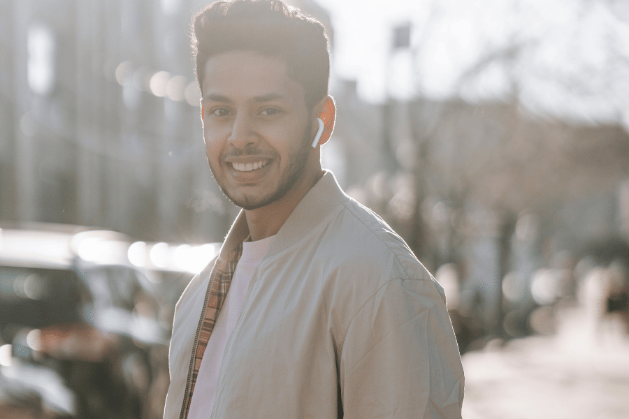 ilustrasi tersenyum (pexels.com/@michael-burrows)