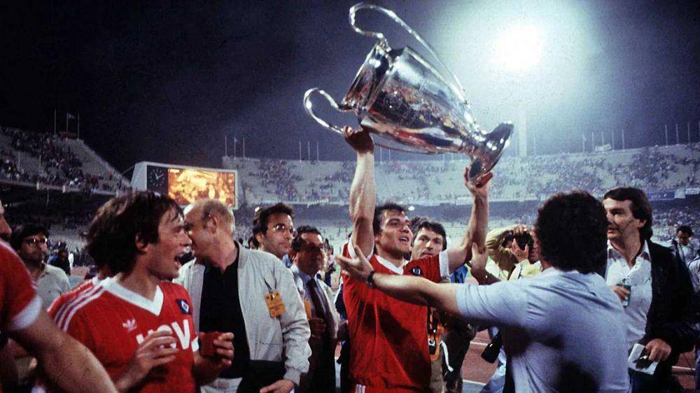 Pemain Hamburg selebrasi usai menjuarai Liga Champions 1983. (bundesliga.com)