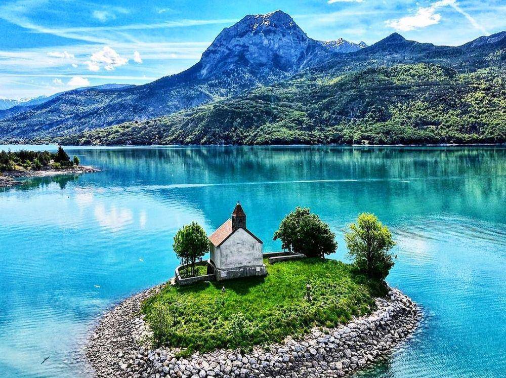 jernihnya Lac de Serre Poncon (instagram.com/ lespepitesdefrance)