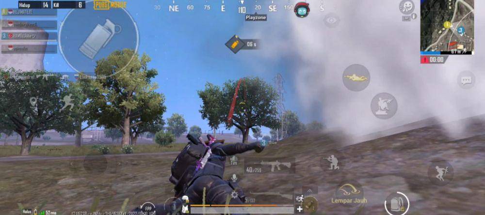 ilustrasi menggunakan bom asap (dok. PUBG Corporation/PUBG Mobile)