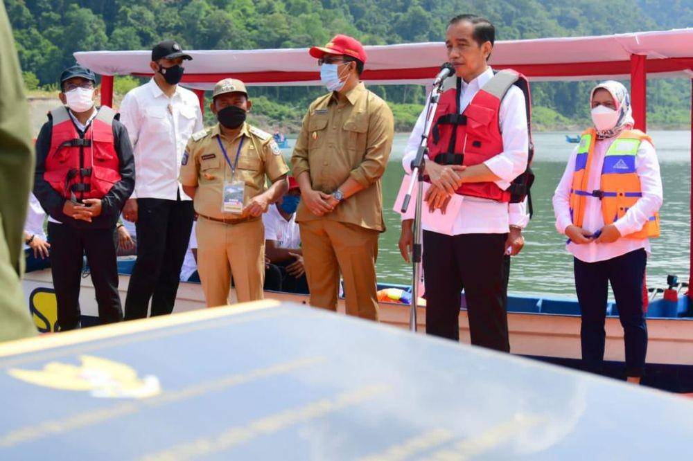 Presiden Jokowi resmikan Bendungan Bintang Bano di Kabupaten Sumbawa Barat pada Jumat (14/1/2022). (dok. Biro Pers Setpres)