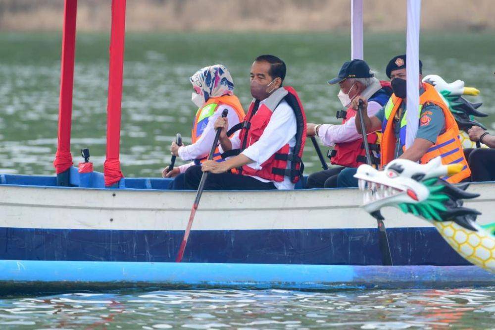 Presiden Jokowi resmikan Bendungan Bintang Bano di Kabupaten Sumbawa Barat pada Jumat (14/1/2022). (dok. Biro Pers Setpres)