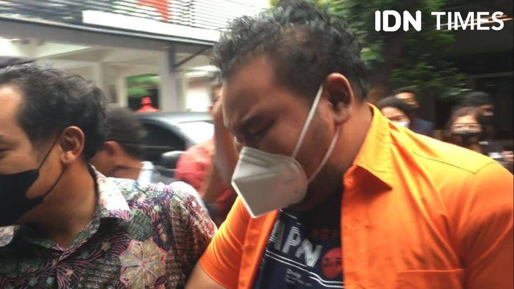Penangkapan Komika Fico Fachriza terkait penyalahgunaan narkoba pada Jumat (14/1/2022). (IDN Times/Irfan Fathurohman)