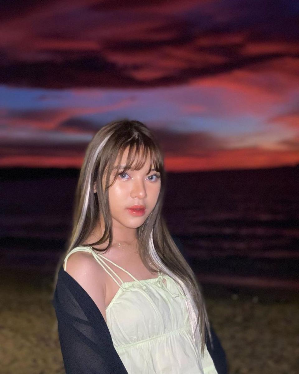 Tiara Andini dengan latar sunset (instagram.com/tiaraandini)