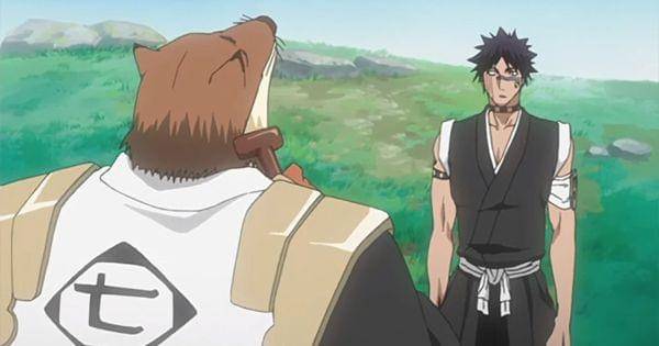 Komamura menyikat bulunya dengan sikat bulu anjing ( Dok. Pierrot/Bleach)