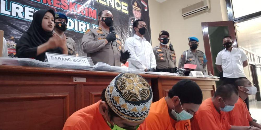 Polres Kediri Kota meriling ungkap kasus pencurian modus pecah kaca mobil. IDN Times/ istimewa