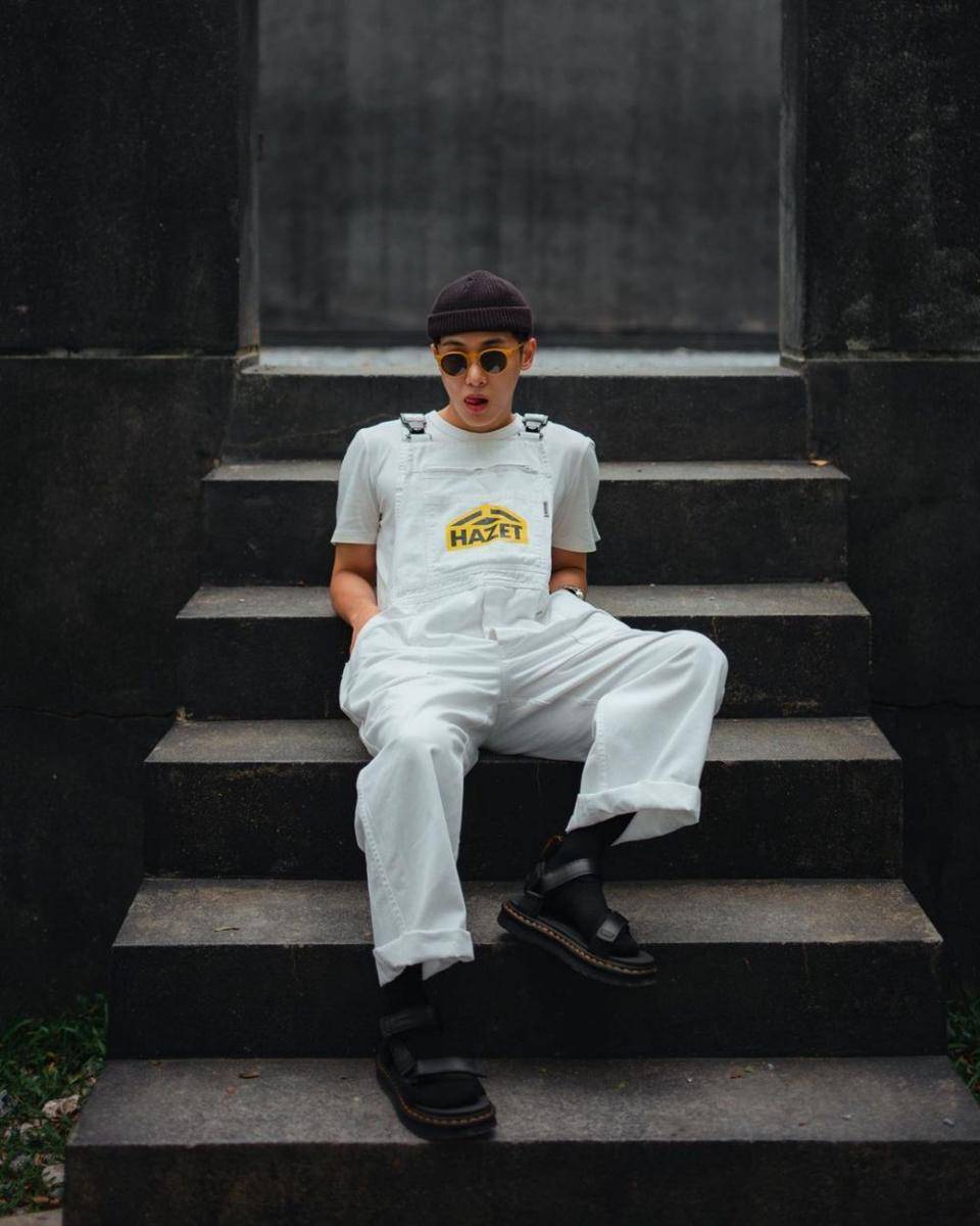 padu padan overall ala Junior Kornrawich (instagram.com/jr.joonior)