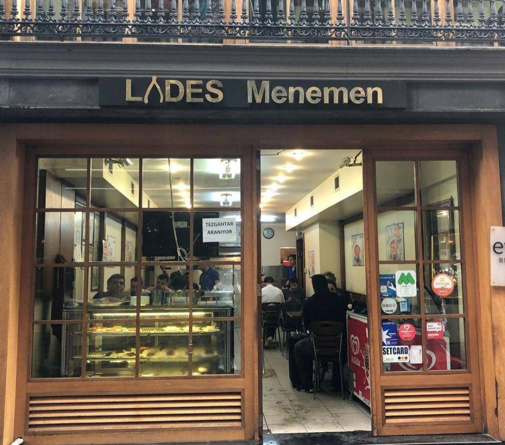 Lades Menemen, Sadri Alışık Sokak (instagram.com/loveyloi)