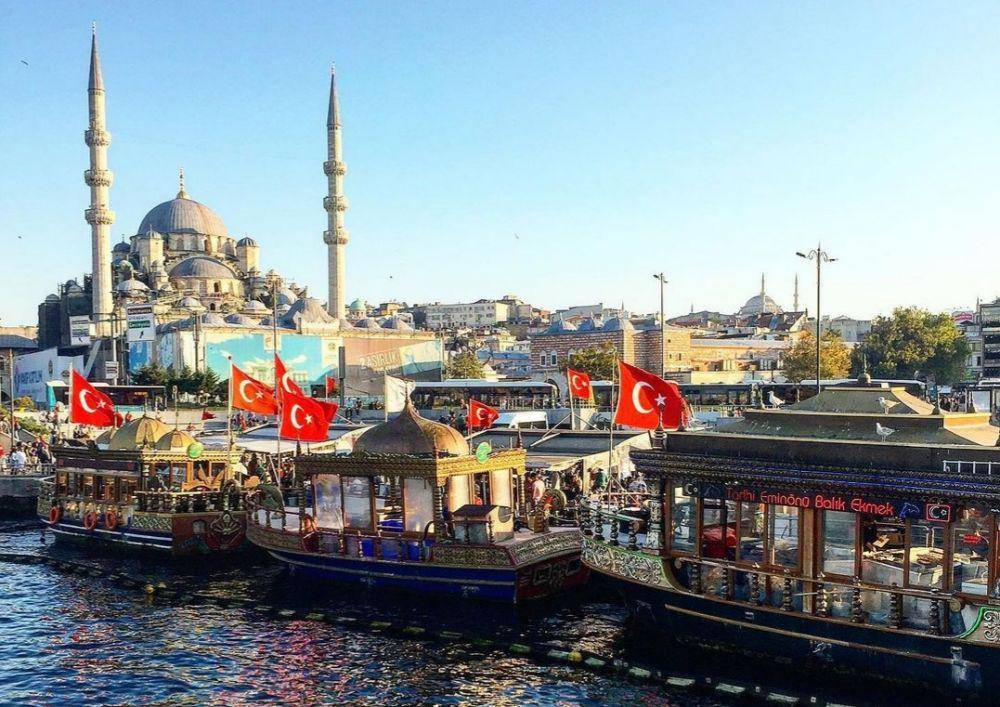 Tarihi Eminönü Balık Ekmek (instagram.com/huseyincaksin)