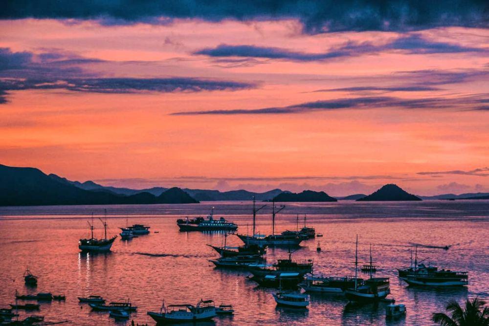 5 Spot Terbaik Melihat Sunset di Labuan Bajo, Romantis Abis!