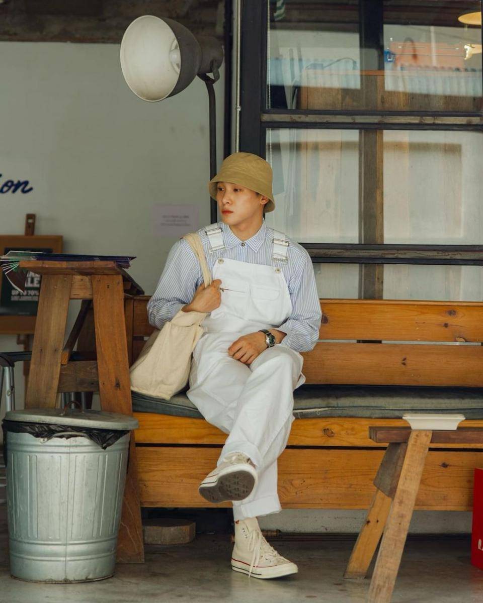 padu padan overall ala Junior Kornrawich (instagram.com/jr.joonior)