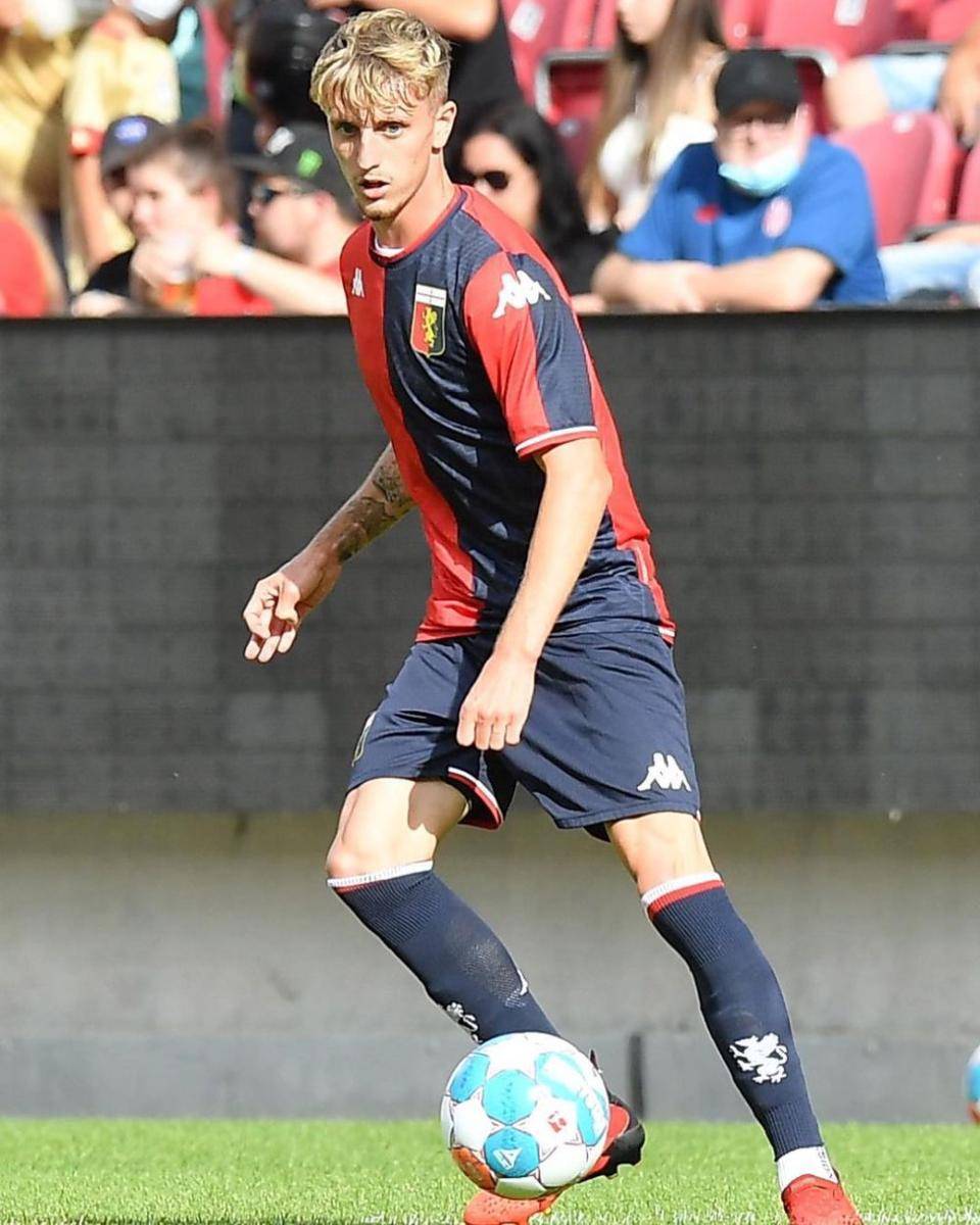 Nicolo Rovella tampil berkostum Genoa. (instagram.com/n.rovella)