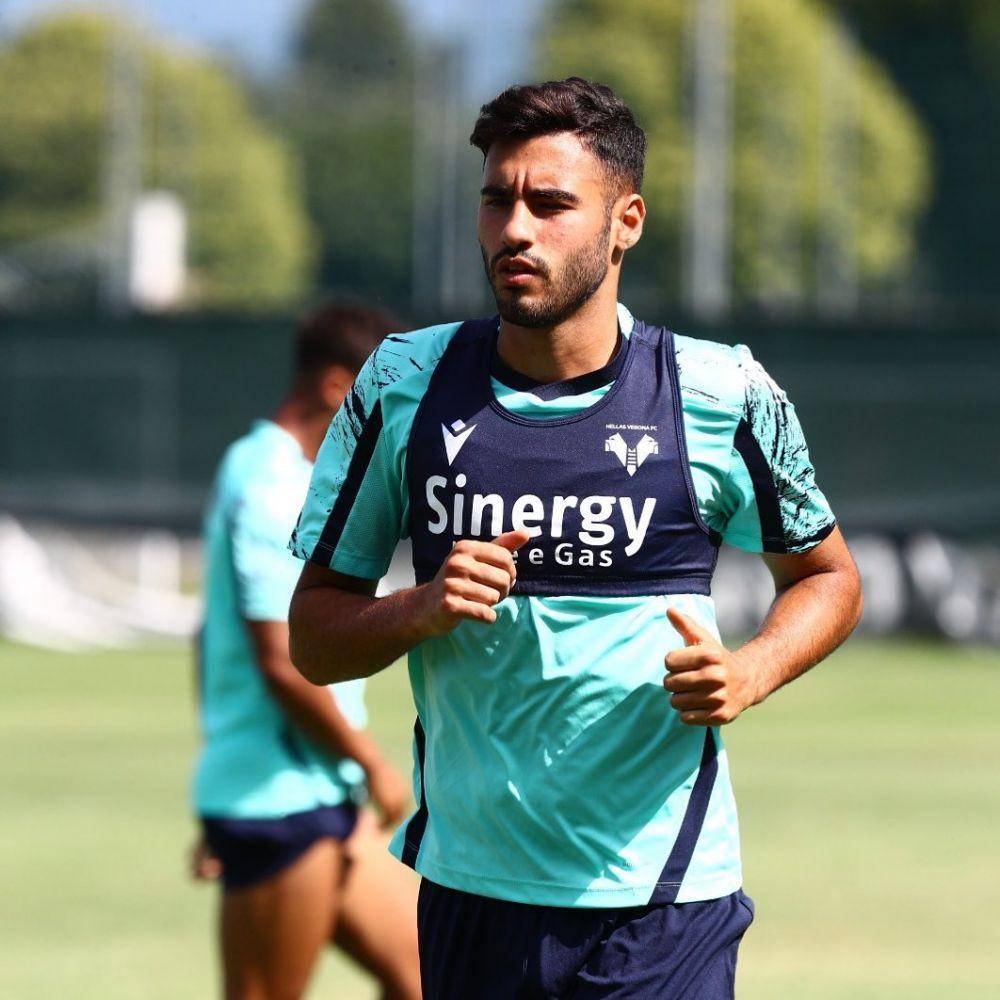Gianluca Frabotta menjalani sesi latihan bersama Hellas Verona. (instagram.com/gianluca_frabotta)