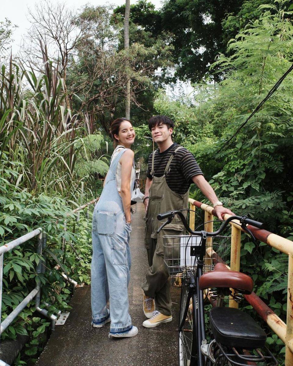 padu padan overall ala Alek Teeradetch (instagram.com/lekteeradetch)