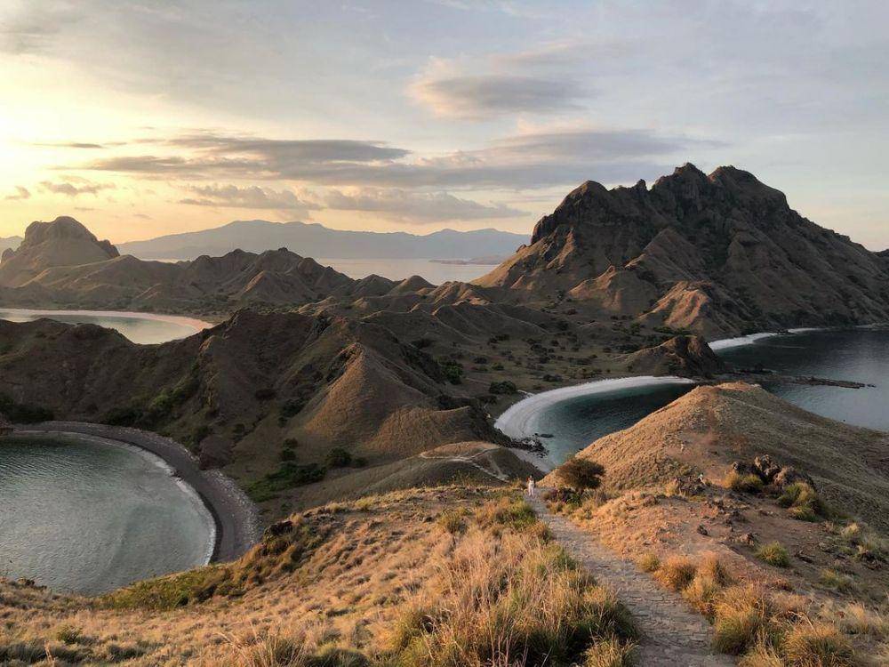 Pemandangan sunset Pulau Padar (instagram.com/noorani)