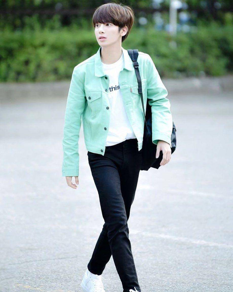 outer Taehyun TXT (instagram.com/txtoutfitstyle)